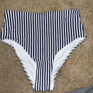 Lululemon Waterside Seersucker Mid Rise Medium Swim Bottom